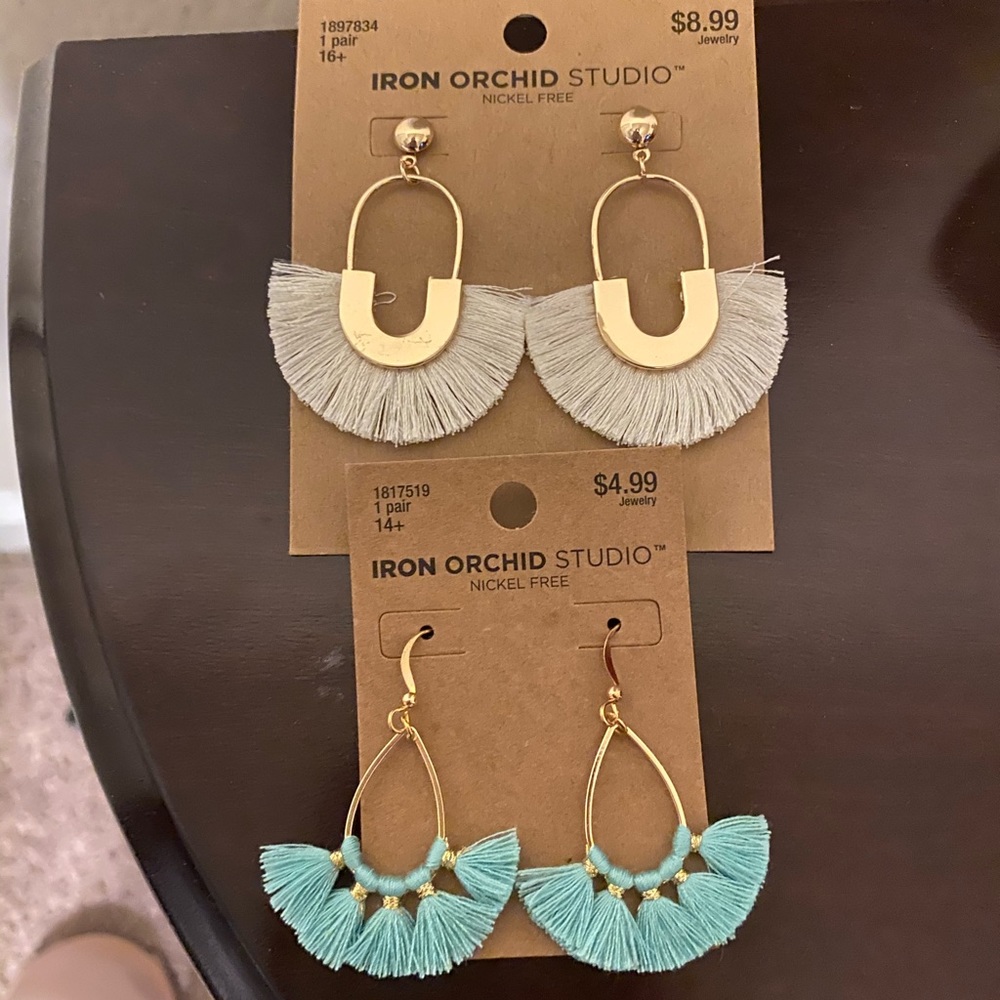 2 pair of Earrings